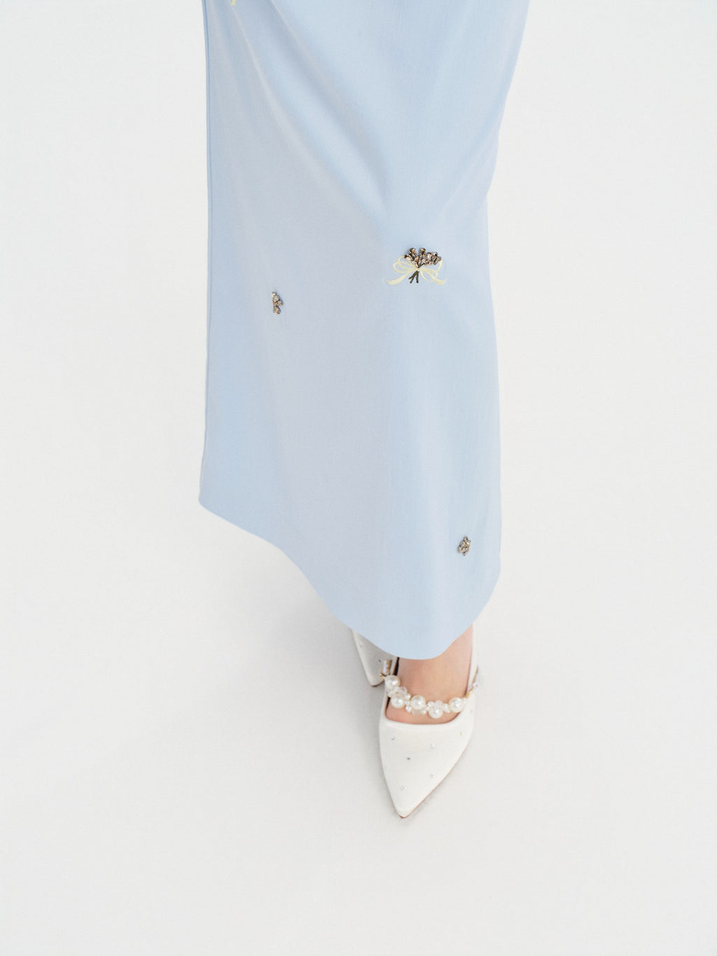 Pearl Wonderland Embroidered Bow Tube Dress accessory detail