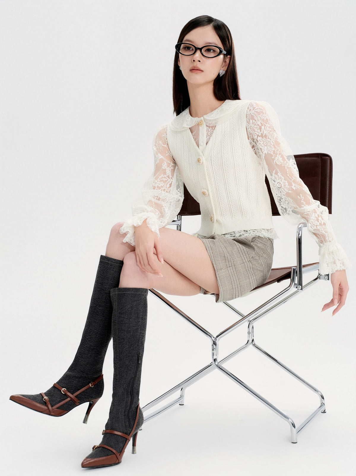 Morning Muse Lace Embroidered Doll Collar Knit Blouse movement